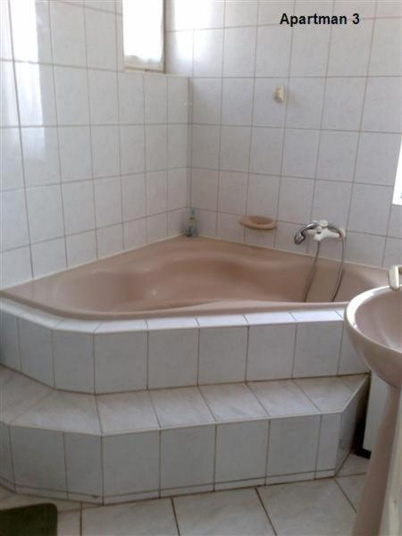 Marci Villa Pecs Bilik gambar