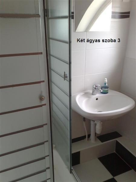 Marci Villa Pecs Bilik gambar
